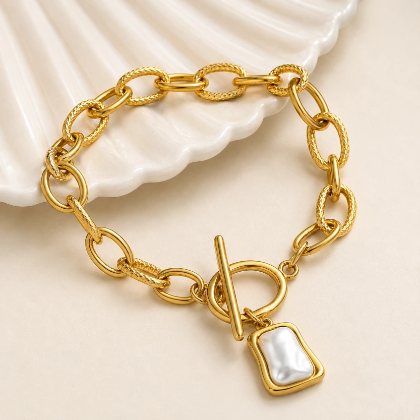 Marlow Toggle Bracelet 18k Gold Plated
