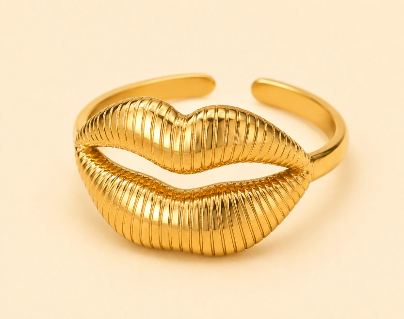 Sculpted Lip Adjustable Ring 18k Gold Plated